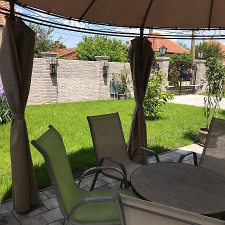 Eden Apartman Algyo Ngoại thất bức ảnh