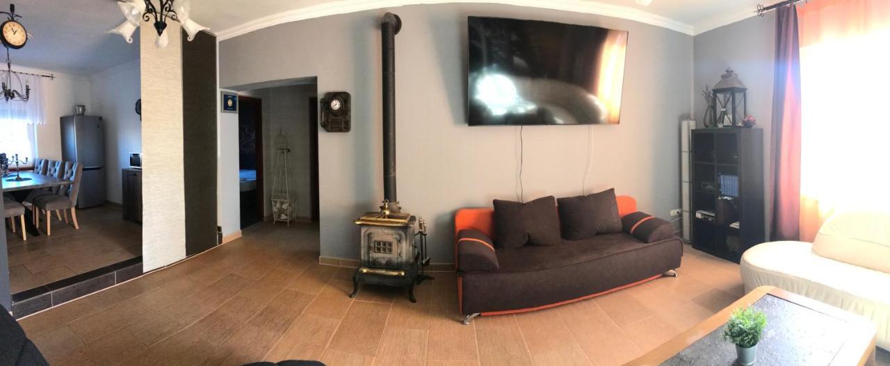 Eden Apartman Algyo Ngoại thất bức ảnh