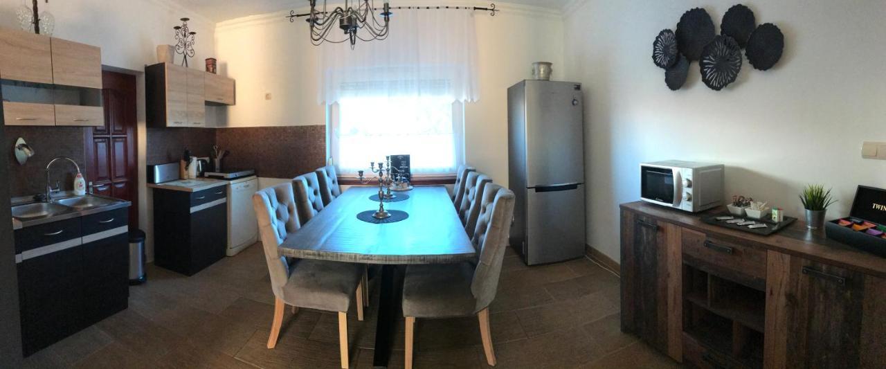 Eden Apartman Algyo Ngoại thất bức ảnh