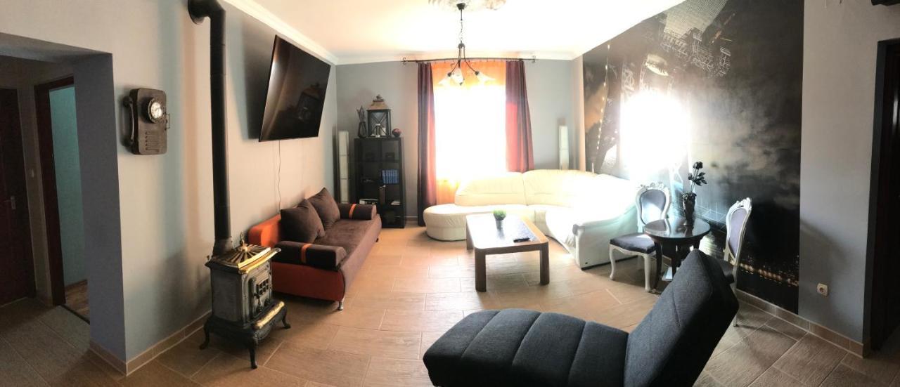 Eden Apartman Algyo Ngoại thất bức ảnh